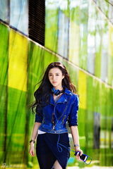 组图：韩雯雯化身都市女郎引领春季时尚潮流