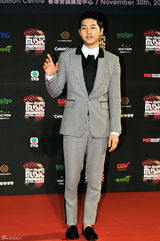 组图：MAMA红毯百张美图中韩明星争艳 韩彩英典雅