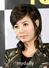 组图：金慧秀韩石圭出席《二楼的恶棍》媒体首映