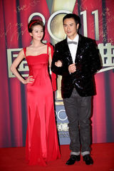 组图：2011国剧盛典郑嘉颖刘诗诗携手走红毯 