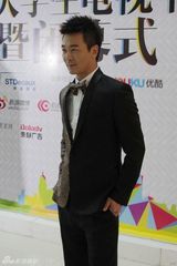 组图：吴樾获最佳男主角 豹纹西装红毯抢镜