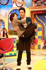 组图：张晓龙做客《康熙来了》遭小S胸袭