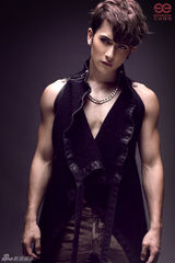 组图：至上励合刘洲成暴露青筋展男儿本色