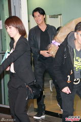 组图：福山雅治再度访港  略显疲态返酒店休息