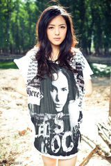 组图：新人蔡文静春季曝光 时尚演绎华丽蜕变