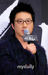 组图：朴信阳宣传新剧《Sign》 娇俏金雅中十足抢镜