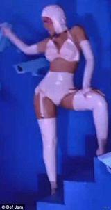 组图：蕾哈娜新歌MV扮兔女郎 捆绑露臀大玩SM魅惑