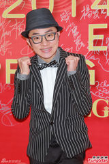 组图：英皇电影春茗星光璀璨 古巨基暂无意结婚