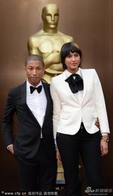 组图：法瑞尔-威廉姆斯携手女伴海伦现身