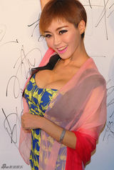 组图：《全民目击》首映  两萌哥打造泪型片