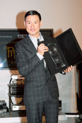 幻灯：张学友推全新大碟 因版税问题或将被无线封杀