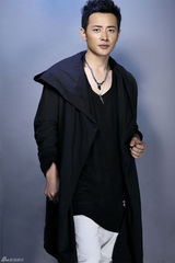 组图：罗晋最新写真 展露大男孩本色