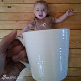 组图：杯子宝宝创意照走红 妈妈齐呼卡哇伊