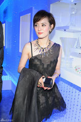 组图：孙俪蕾丝黑裙明艳动人 盼演轻松喜剧