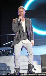 组图：西城男孩英国告别巡演 深情放歌魅力不减