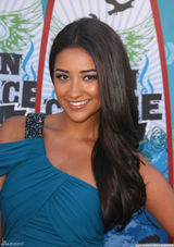 高清组图：莎伊-米切尔蓝色礼服秀巧克力肤色