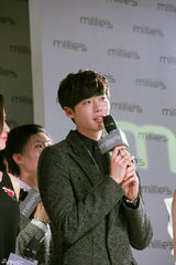 独家：韩星李钟硕北京呆萌看秀展小王子气质