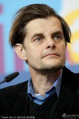 组图：《金子》记者会乌维-波姆红衣惹眼