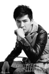 组图：魏千翔冷调写真出炉 黑白质感时尚雅痞