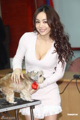 组图：选美皇后徐千惠站台 与林韦伶呼吁爱护动物