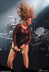 组图：碧昂斯全新短发造型曝光 干练潮范儿十足