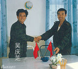 组图：央视名嘴朱军罕见当兵旧照 消瘦笑容青涩