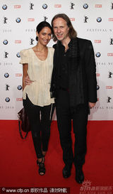 幻灯图：群星齐聚电影节之夜活动 布吉特举止出位