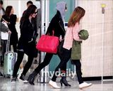 组图：少女时代早安少女同机抵韩 机场拼人气