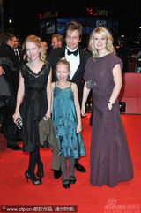 幻灯图集：《潜水艇》首映 女儿助阵温特伯格