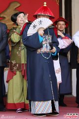 组图：潘长江拍《毛驴县令》 恬妞巩汉林加盟