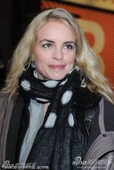 《大器晚成》首映 伊莎贝拉获电影节主席扶肩支持