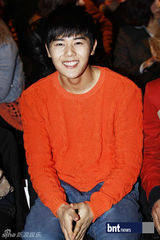 组图：具俊晔朴政珉等出席韩国首尔时装秀