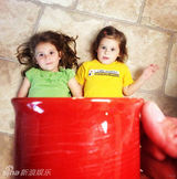 组图：杯子宝宝创意照走红 妈妈齐呼卡哇伊