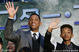 组图：威尔-史密斯携14岁幼子做宣传大秀父子情