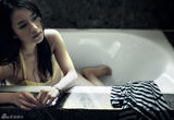 组图：邓燕歌浴室湿身写真 展女性似水柔情