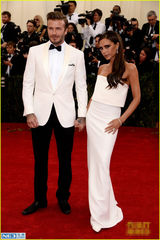 组图：小贝辣妹出席时尚典礼 贝式微笑迷人依旧