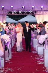 高清图：李冰冰嫁妹妹白裙当伴娘 小侄子可爱俏皮