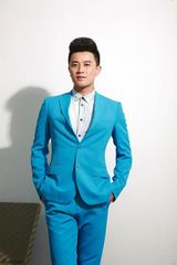 组图：蒋毅全新蓝色西装写真英俊帅气