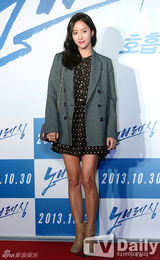 组图：金宇彬捧场李钟硕新片 少时等站台