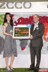 组图：陈慧琳长子抱恙与幼子分离 称市民友善