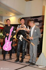 组图：林保怡黄德斌汤盈盈参加《天与地》活动