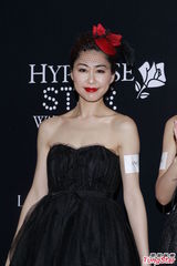 组图：胡定欣红唇出席活动 曝胡杏儿不乏追求者