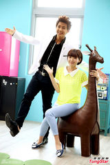 组图：炎亚纶为郭雪芙做心肺复苏 遭粉丝威胁