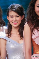 组图：港姐准决赛诞生10强 白纱裙秀腿抢镜