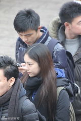 组图：北影放榜日最美工作人员与考生竞艳