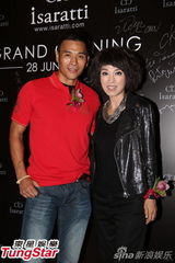 组图：米雪黑色型女打扮示人 难忘刘家良教导