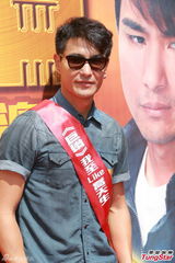 组图：钟嘉欣发生车祸 田蕊妮笑杜汶泽非巨雕