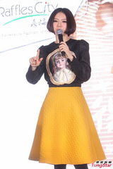 组图：戚薇发公益写真升级3D芳香版