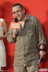 组图：程青松男男接吻 李斯丹妮被曝曾与范爷激吻