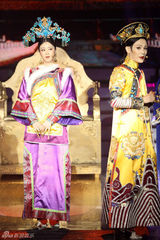 组图：蒋欣再变华妃现身大咖秀PK“甄嬛”